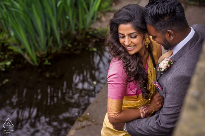 Ritratto di coppia al parco - London Engagement Photographer