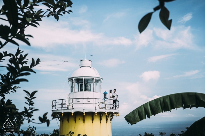 Esta foto pré-casamento foi tirada no farol Da Nang