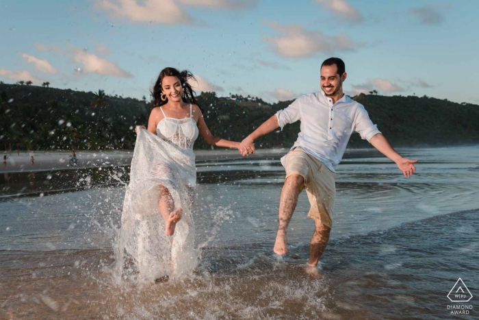 Las parejas solo quieren divertirse - Sesión de fotos de compromiso de Río de Janeiro en la playa