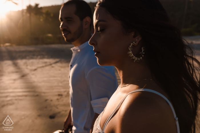 simplemente siente el sol - Fotografía de compromiso de Río de Janeiro por la tarde con esta pareja