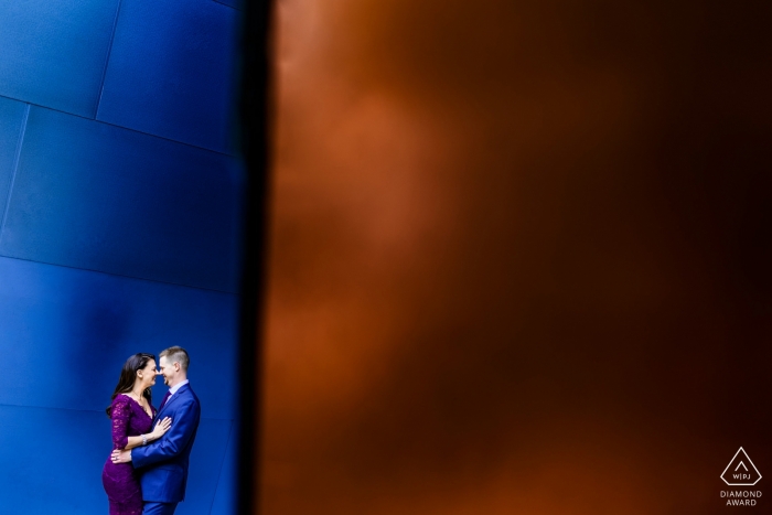 Porträts vor der Hochzeit in Los Angeles, Kalifornien - Walt Disney Hall Engagement Session