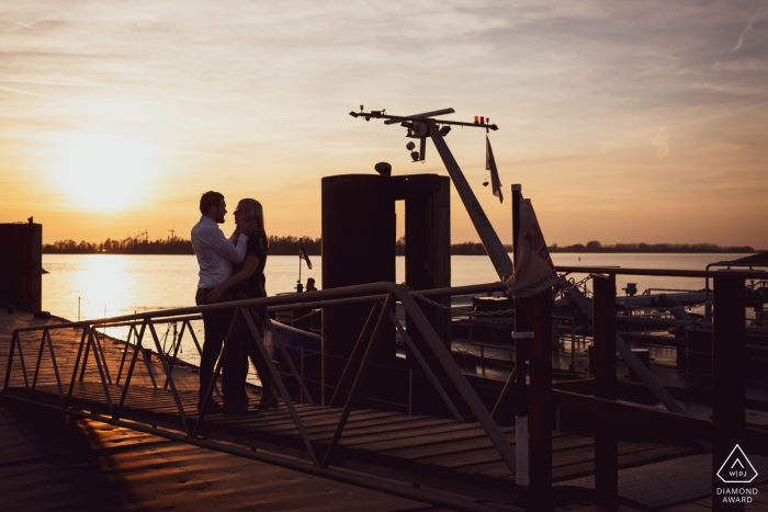 Engagement portraits at sunset on Willemstad the Netherlands, at the Hollands diep, nice loveshoot - Fort Sabina Heijningen Engagement portraits at sunset on Willemstad the Netherlands, at the Hollands diep, nice loveshoot - Fort Sabina Heijningen