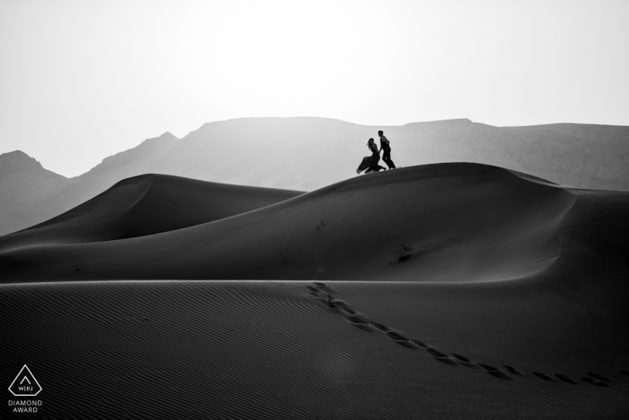 Photo by: <a href="https://www.wpja.com/photos/diamond-award-top-wedding-engagement-photographer/2450661">Bindi Richardson - Dubai Fossil Rock, Dubai Desert portrait shoot for prewedding - Engaged couple Leaping into the Sand