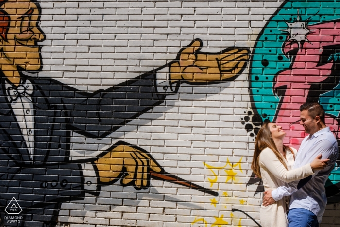 murcia pre-wedding photos | graffiti mural of concert conductor