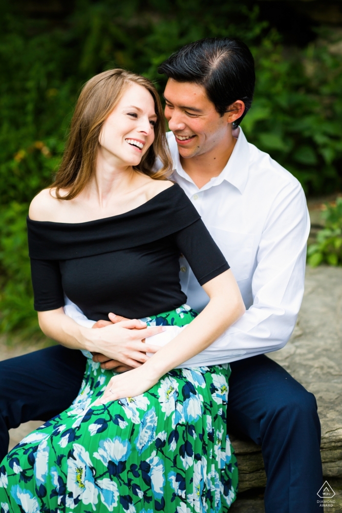 Chicago, IL sesión de compromiso en el parque - fotógrafo de retratos antes de la boda