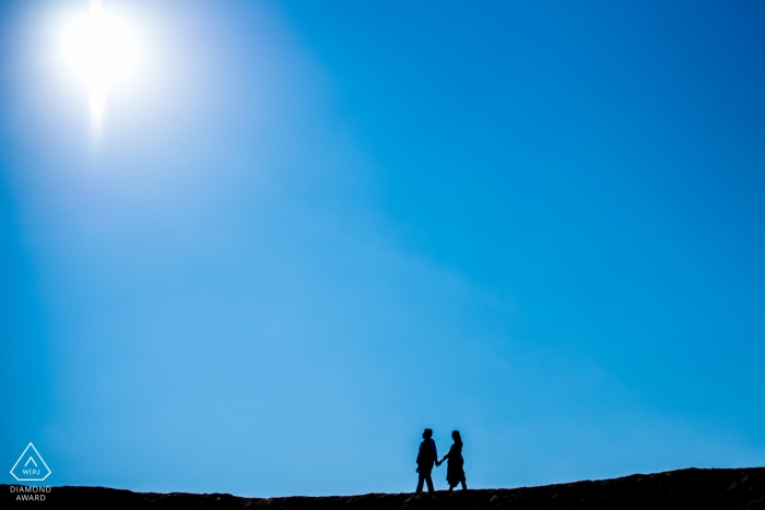 Foto: <a href="https://www.wpja.com/photos/diamond-award-top-wedding-engagement-photographer/2430461"> Vijay Anand - Bangalore Karnataka Pondicherry Verlobungsstunde - Es war ein langer sonniger Tag, an dem wir uns beeilten, unser Shooting abzuschließen. Das aufgenommene Bild wird viel über die damit verbundene Anstrengung sagen.
