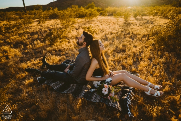 Foto: <a href="https://www.wpja.com/photos/diamond-award-top-wedding-engagement-photographer/2448951"> Thinh Phan - Chandler, Arizona Verlobungsfotoaufnahme in South Mountain, Arizona während der Goldenen Stunde