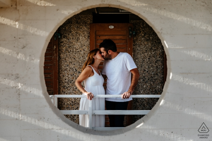 Pre-wedding circle of love portrait in Marseille