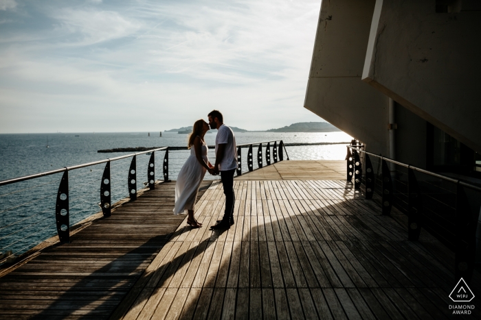 Photo: <a href="https://www.wpja.com/photos/diamond-award-top-wedding-engagement-photographer/2444646"> Karol Robache - Cucuron Portraits de fiançailles à Marseille | session de l'après-midi sur le ponton