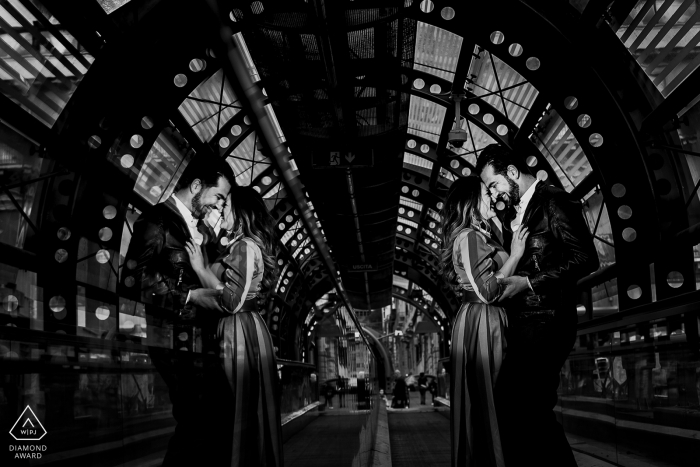 Portrait industriel et symétrique en noir et blanc réalisé par Reggio Calabria, photographe de mariage en Italie