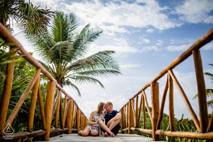 Photo by: <a href="https://www.wpja.com/photos/diamond-award-top-wedding-engagement-photographer/2467031">Alan Fresnel - Playa del Carmen Quintana Roo Playa del Carmen Engagement Photoshoot - Kisses on the boardwalk