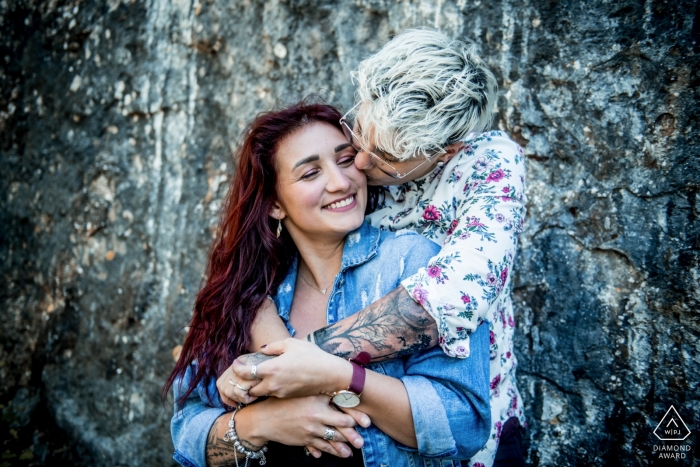 Photo: <a href="https://www.wpja.com/photos/diamond-award-top-wedding-engagement-photographer/2472131"> Cedric Derbaise - Bury Hauts-de-France - Portrait de fiançailles devant un fond rocheux
