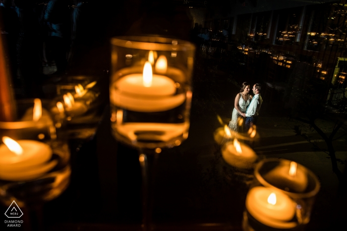 Pomar de Alyson, Walpole, NH | Retrato de noivado Entre as velas e os reflexos ...