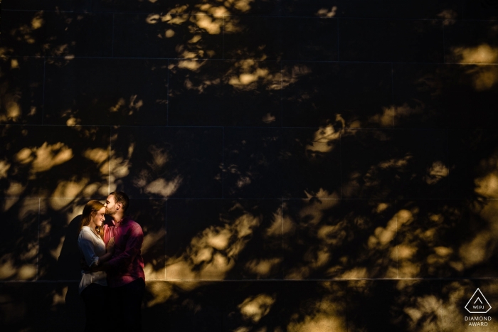 Fotograf ślubny Washington Square Park w Filadelfii: „Uwielbiam światło i cień. To jest uosobieniem tego”.