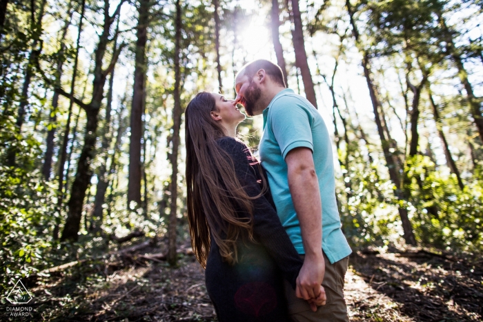 Foto di: <a href="https://www.wpja.com/photos/diamond-award-top-wedding-engagement-photographer/2496691"> Chris Shum - Sunnyvale California Ritratto di fidanzamento bacio a Castle Rock State Park, Los Gatos