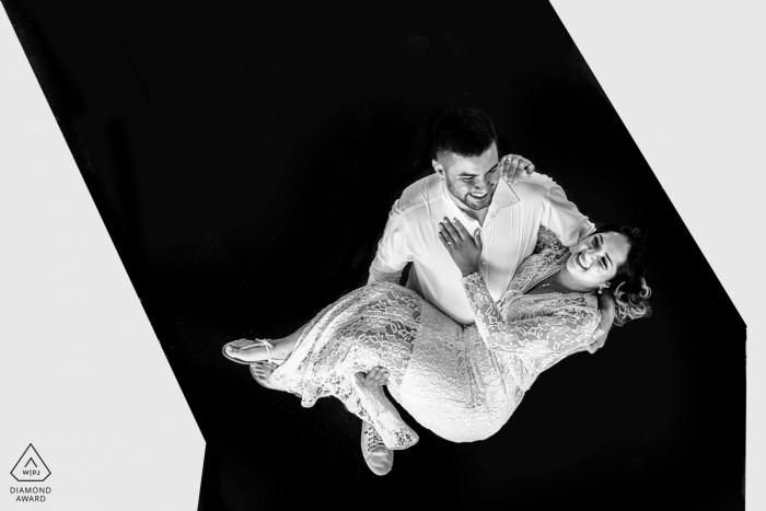 Photo by: <a href="https://www.wpja.com/photos/diamond-award-top-wedding-engagement-photographer/2497676">Claudia Amorim - Goiânia Goias Engaged couple during their black and white Pre-wedding session