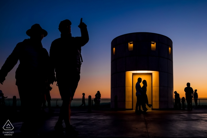 Foto: <a href="https://www.wpja.com/photos/diamond-award-top-wedding-engagement-photographer/2500891"> Tanya Parada - Los Angeles, Kalifornien Der Verlobungsfotograf von Los Angeles hat dieses Foto der Paar-Silhouetten aufgenommen