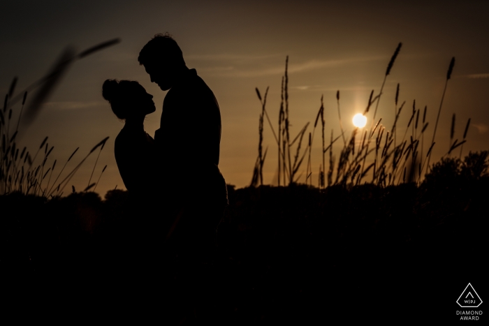 Photo: <a href="https://www.wpja.com/photos/diamond-award-top-wedding-engagement-photographer/2500911"> Catherine Hill - Canterbury Kent Une séance d'engagement de la campagne à l'aube à Bekesbourne, dans le Kent