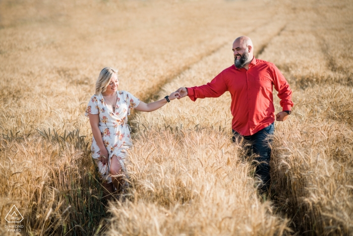 Photo: <a href="https://www.wpja.com/photos/diamond-award-top-wedding-engagement-photographer/2512241"> Boris Hristov - Sofia Sofia Sofia engagement session - La photo a été prise dans des champs de blé