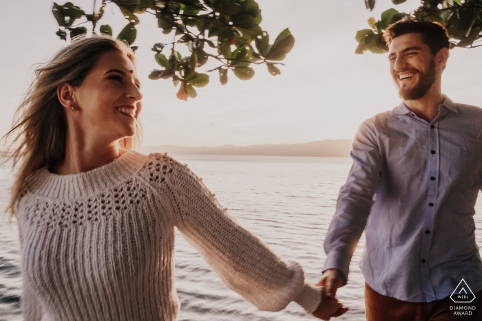 Laguna/SC - Brasil Pre Wedding Portraits at the Water