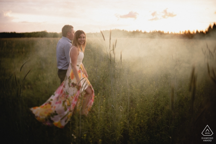 Foto: <a href="https://www.wpja.com/photos/diamond-award-top-wedding-engagement-photographer/2524181"> Krisztian Bozso - Budapest Budapest Csengele, Ungarn Nebel auf den Gebieten während der Verlobungsbildersitzung