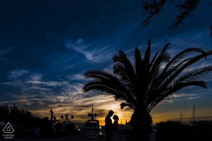 Cannes Liebe an der Palme während Sonnenuntergang Fotoshooting für Verlobungsfotos Cannes Liebe an der Palme während Sonnenuntergang Fotoshooting für Verlobungsfotos