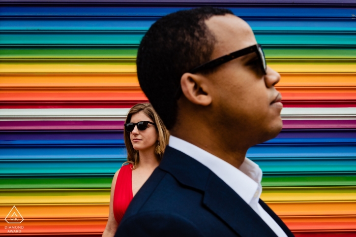 Foto di: <a href="https://www.wpja.com/photos/diamond-award-top-wedding-engagement-photographer/2530846"> Anastasiia Polyakov - Arlington Virginia Washington DC U Street Engagement Spara con murales e coppia