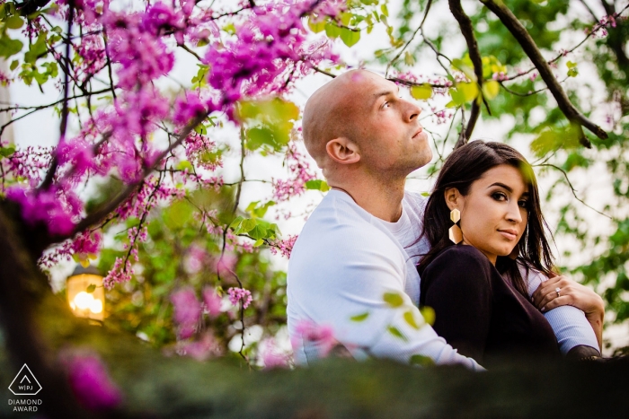 Photo par: <a href="https://www.wpja.com/photos/diamond-award-top-wedding-engagement-photographer/2535411"> Miguel Gonzalez - Abington en Pennsylvanie Photographe de mariage et de fiançailles à Camden, dans le New Jersey Photographe: Il pleuvait davantage, mais la pluie s’est arrêtée et j’ai vu cet arbre dans le parking de la banque, je les ai installés et cliqué. Ils ne pouvaient pas y croire.