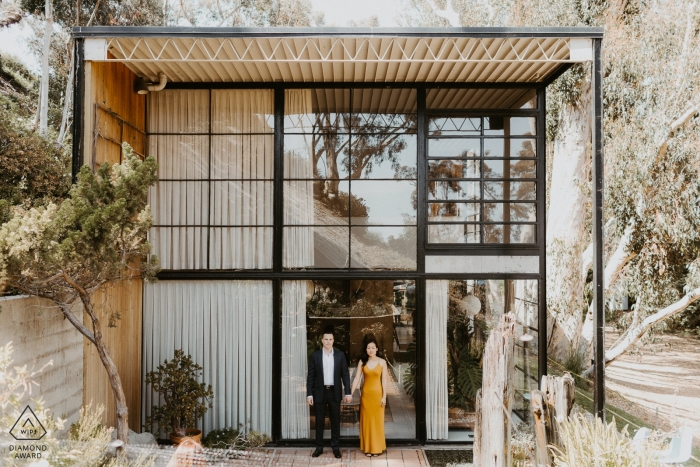 Foto von: <a href="https://www.wpja.com/photos/diamond-award-top-wedding-engagement-photographer/2536261"> Darren Hendry - Pasadena California Eames House, Pacific Palisades Verlobungsporträts - Architektonische Güte mit einigen coolen Katzen!