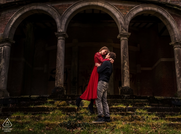 Belgique Photographe de portrait pour pré-mariage - Loveshoot, devant le château.