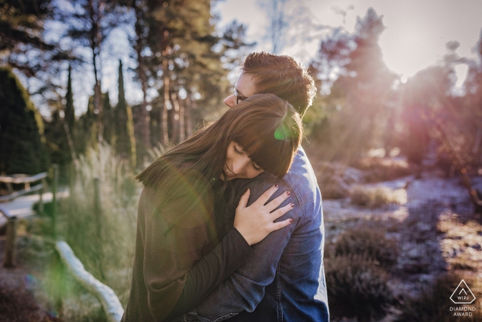 Sesión de fotos de compromiso de pareja en Dortmund - abrázame al sol