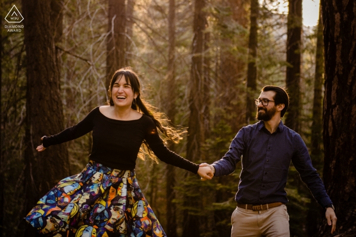 Photo de: <a href="https://www.wpja.com/photos/diamond-award-top-wedding-engagement-photographer/2543281"> Kathleen Ricker - Linthicum Heights Maryland Portrait ludique de fiançailles au parc national de Yosemite