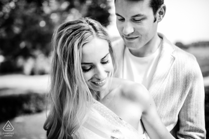 Session for engagement portraits in Provence - Black and White Photography