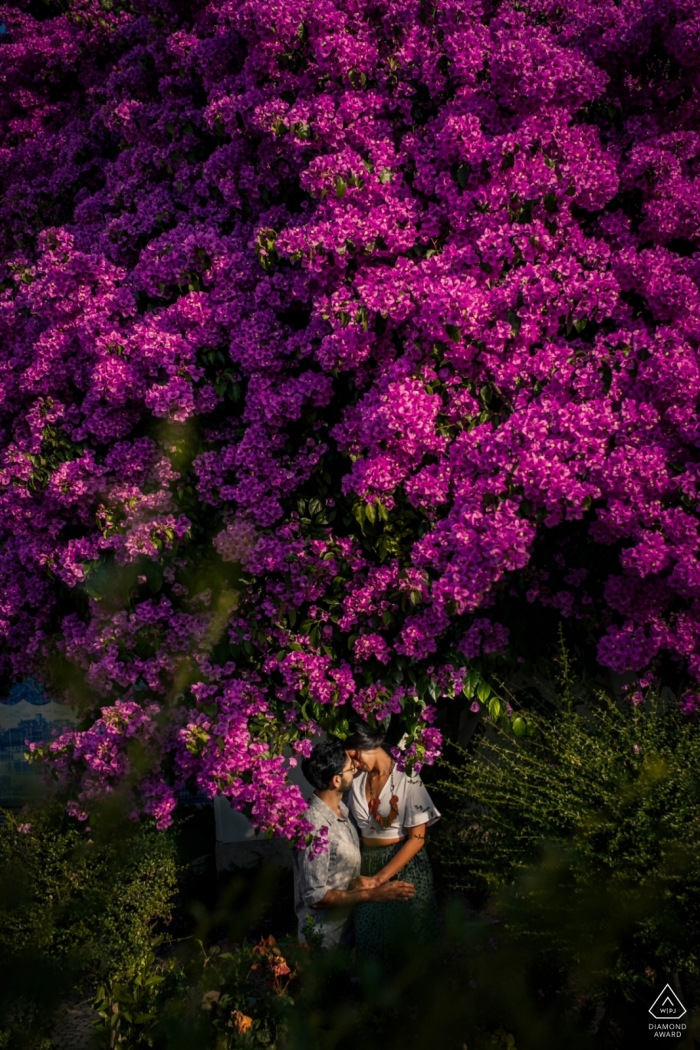 Sessão de retrato pré-casamento de Alfama Lisboa na primavera em Lisboa