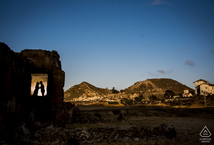 Mazarrón - Fotografía de compromiso murciano - Pareja, besos y sombras