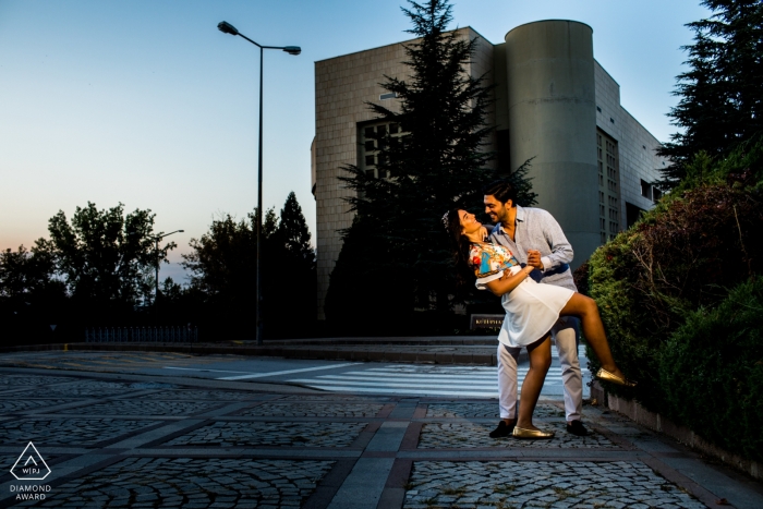 Foto: <a href="https://www.wpja.com/photos/diamond-award-top-wedding-engagement-photographer/2545337"> Orçun Yalçın - Ankara Ankara Hauptcampus der Bilkent Universität, Ankara Pre Weding Photography Session | Paar versucht einige Tanzbewegungen