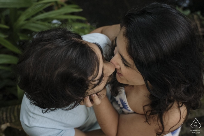 LOVELY COUPLE PORTRAIT SESSION IN EINEM SÜSSEN NACHMITTAG IN RIO DE JANEIRO. ENGAGEMENT-FOTOGRAF