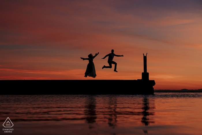 Laguna / SC Sunset Portraits avec un couple engagé au Brésil au bord de l'eau