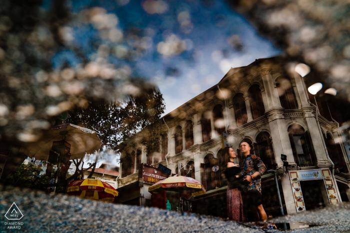 Fotograf ślubny i zaręczynowy z Chinatown, Singapur — bardzo lubię refleksję, więc wykonanie tego zdjęcia zajęło mi 15 minut.