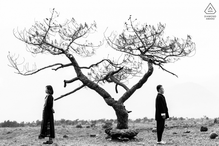 Photographe de fiançailles pour YUN NAN - Jeune couple dans le désert