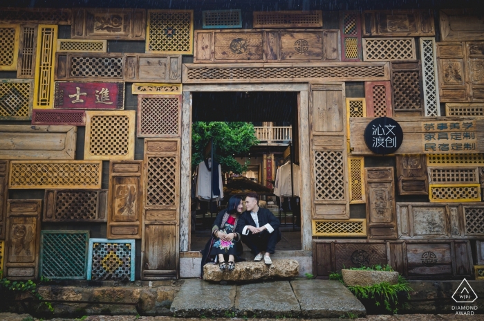 Taking shelter from rain Engagement Photography for YUN NAN - Couple Take shelter from rain