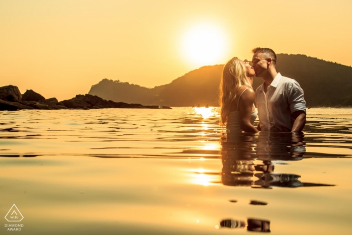 Photo by: <a href="https://www.wpja.com/photos/diamond-award-top-wedding-engagement-photographer/2547256">Eric Corbacho - São Caetano do Sul São Paulo Engagement Portrait from Cambury, são paulo | Portrait of couple playing with brazilian sunset in the background