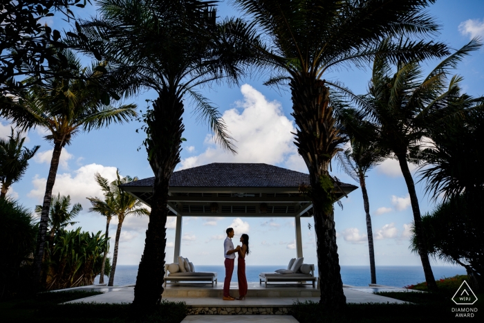 Foto door: <a href="https://www.wpja.com/photos/diamond-award-top-wedding-engagement-photographer/2547964"> Mango Gu - Hangzhou Betrokkenheidsfoto's uit Bali, Indonesië | Blauwe lucht en witte wolken, kokosbladeren laten alles mooi achter