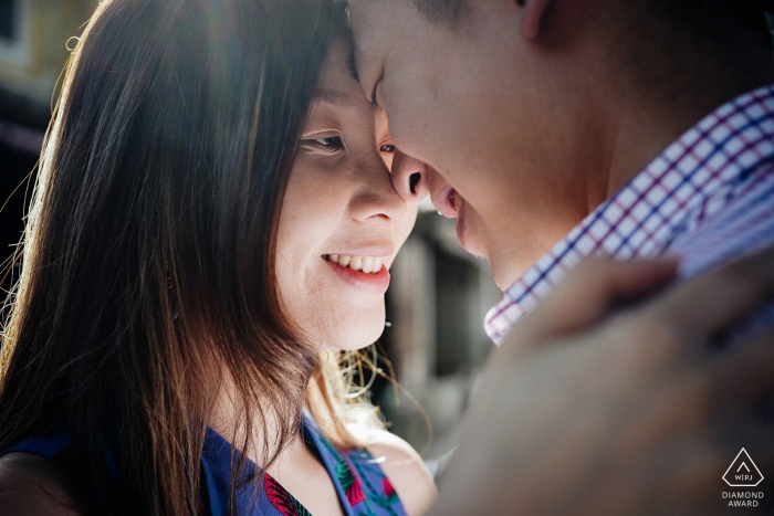 Retrato de compromiso de Da Nang - La fotografía contiene: íntimo, pareja, primer plano, comprometido, sonrisas