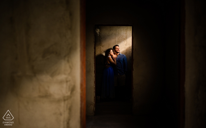 Engagement-Fotograf für Maceió, AL – Träume und Erwartungen in einem im Bau befindlichen Haus