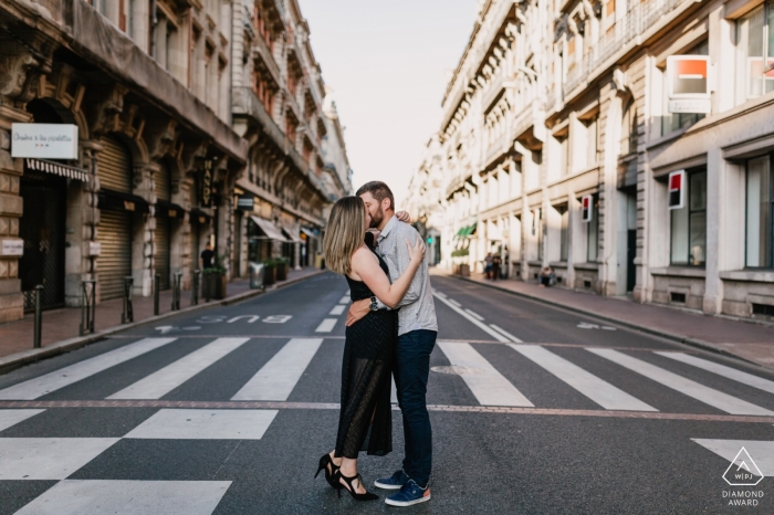 Photo by: <a href="https://www.wpja.com/photos/diamond-award-top-wedding-engagement-photographer/2551049">Lukas Guillaume - Miami Florida Engagement Photos | Couple kissing in the middle of the Toulouse street in France