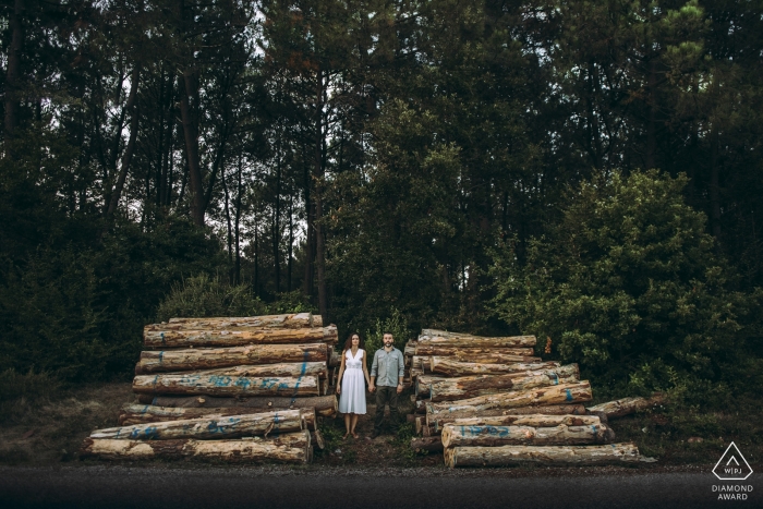 Photo: <a href="https://www.wpja.com/photos/diamond-award-top-wedding-engagement-photographer/2551884"> Emre Nesli - Istanbul Istanbul Photos de fiançailles d'Istanbul - Portrait du couple entre bois