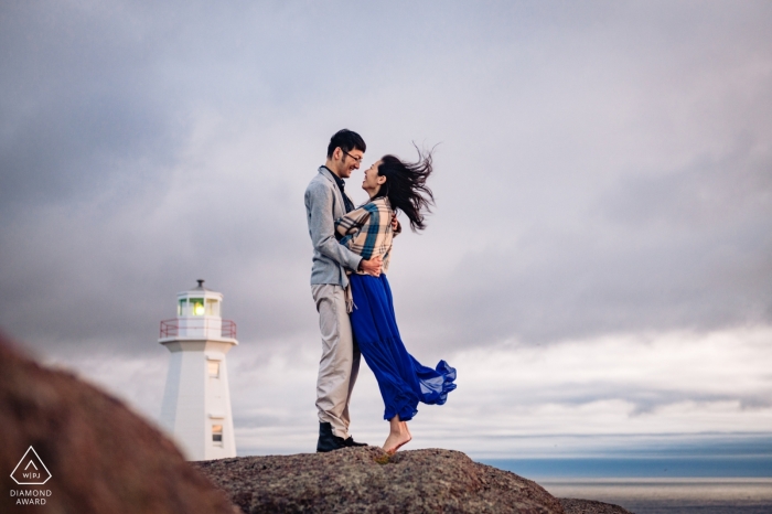 Portraits de couples au lever du soleil au Cape Spear Light House à Terre-Neuve, Canada