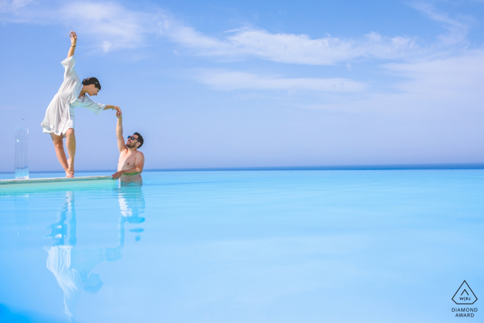 Foto door: <a href="https://www.wpja.com/photos/diamond-award-top-wedding-engagement-photographer/2552698"> Simona Cancelli - Siracusa Siracusa Pachino zomerliefde - verlovingsfoto's uit de pool-sessie