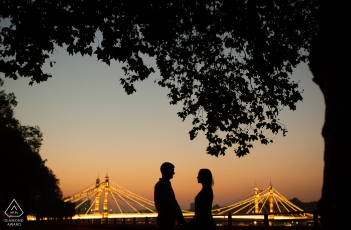 Photo by: <a href="https://www.wpja.com/photos/diamond-award-top-wedding-engagement-photographer/2553709">Robin Goodlad - Wimborne Minster Dorset London Engagement Photography Portraits - A cold autumn evening, by the Albert Bridge